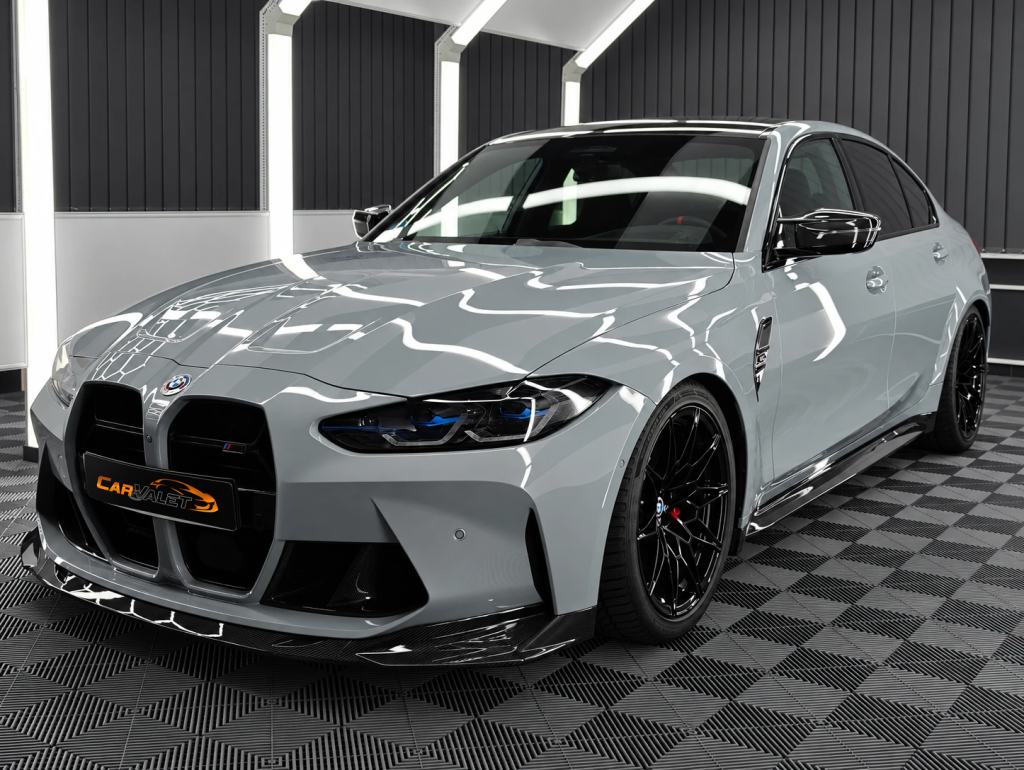 BMW M3: Frontperspektive in der Werkstatt von Car and Valet in Neumarkt.