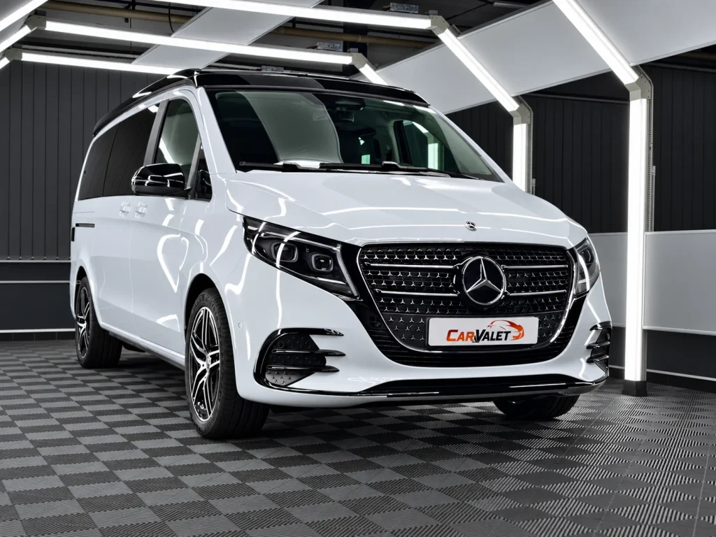 Mercedes-Benz V-Klasse: Frontperspektive in der Werkstatt von Car and Valet in Neumarkt.