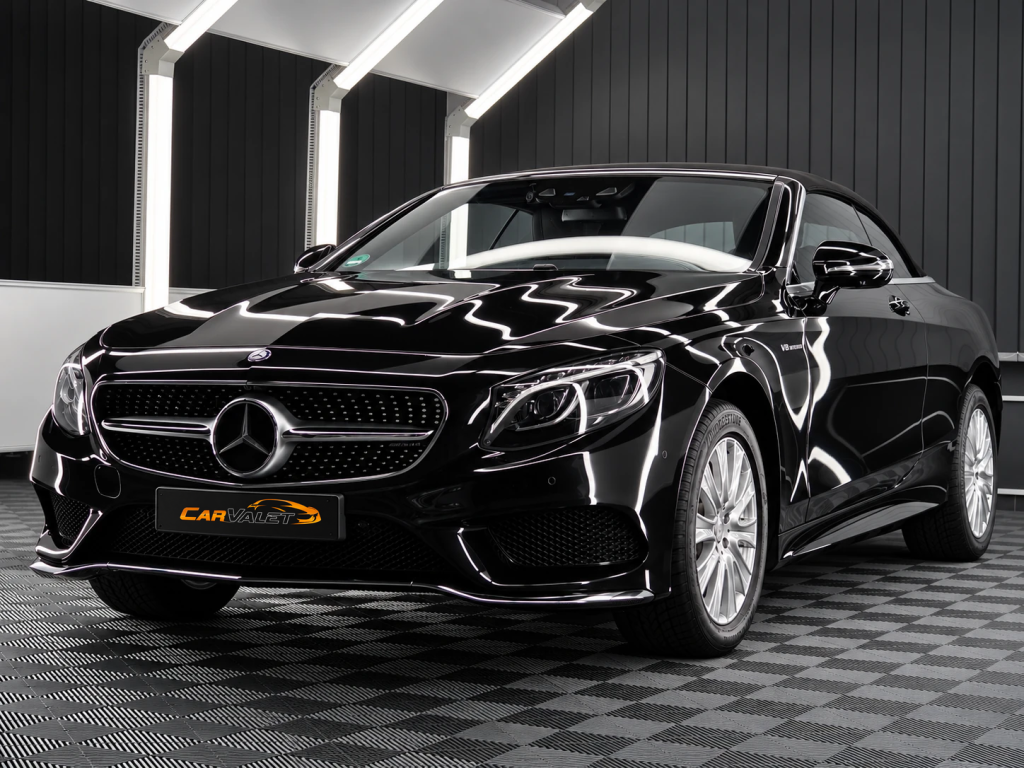Mercedes-Benz S-Klasse Cabriolet: Frontperspektive in der Werkstatt von Car and Valet in Neumarkt.