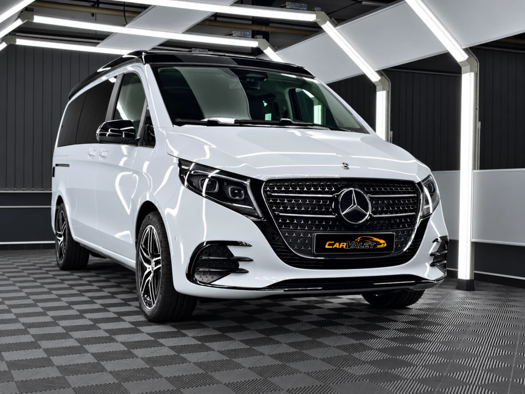 Mercedes-Benz V-Klasse: Frontperspektive in der Werkstatt von Car and Valet in Neumarkt.
