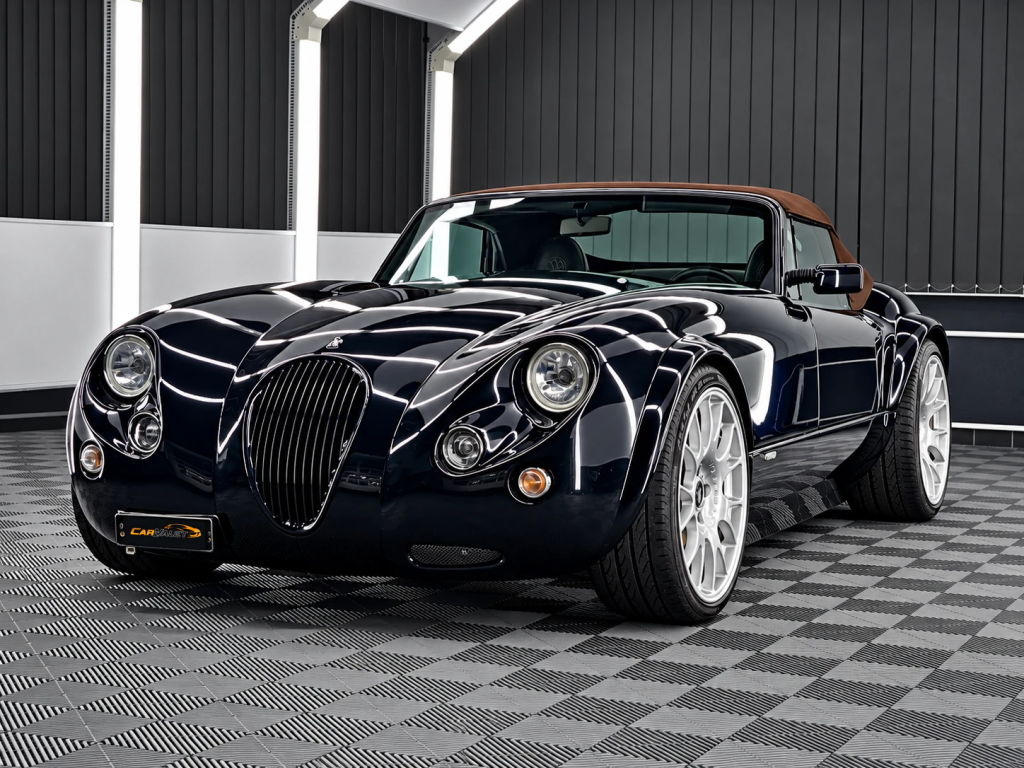 Wiesmann Roadster: Frontperspektive in der Werkstatt von Car and Valet in Neumarkt.